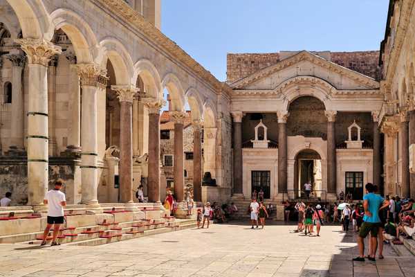 10 Romantic Ideas for a Honeymoon in Split