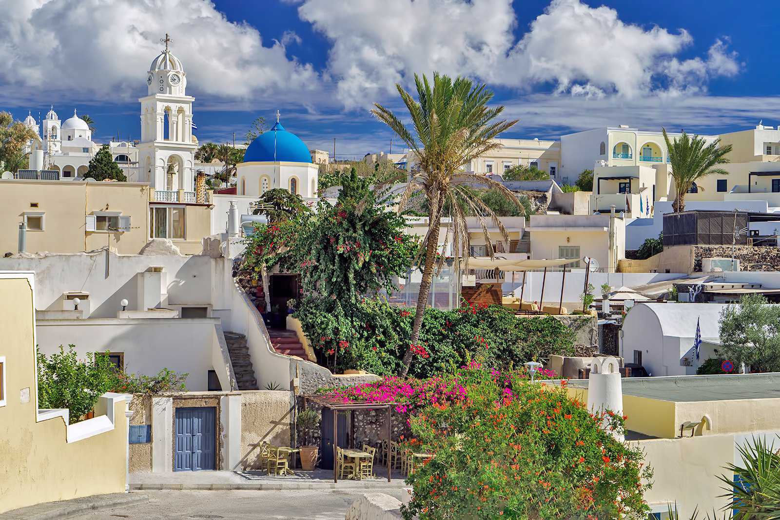 How to get around Santorini?