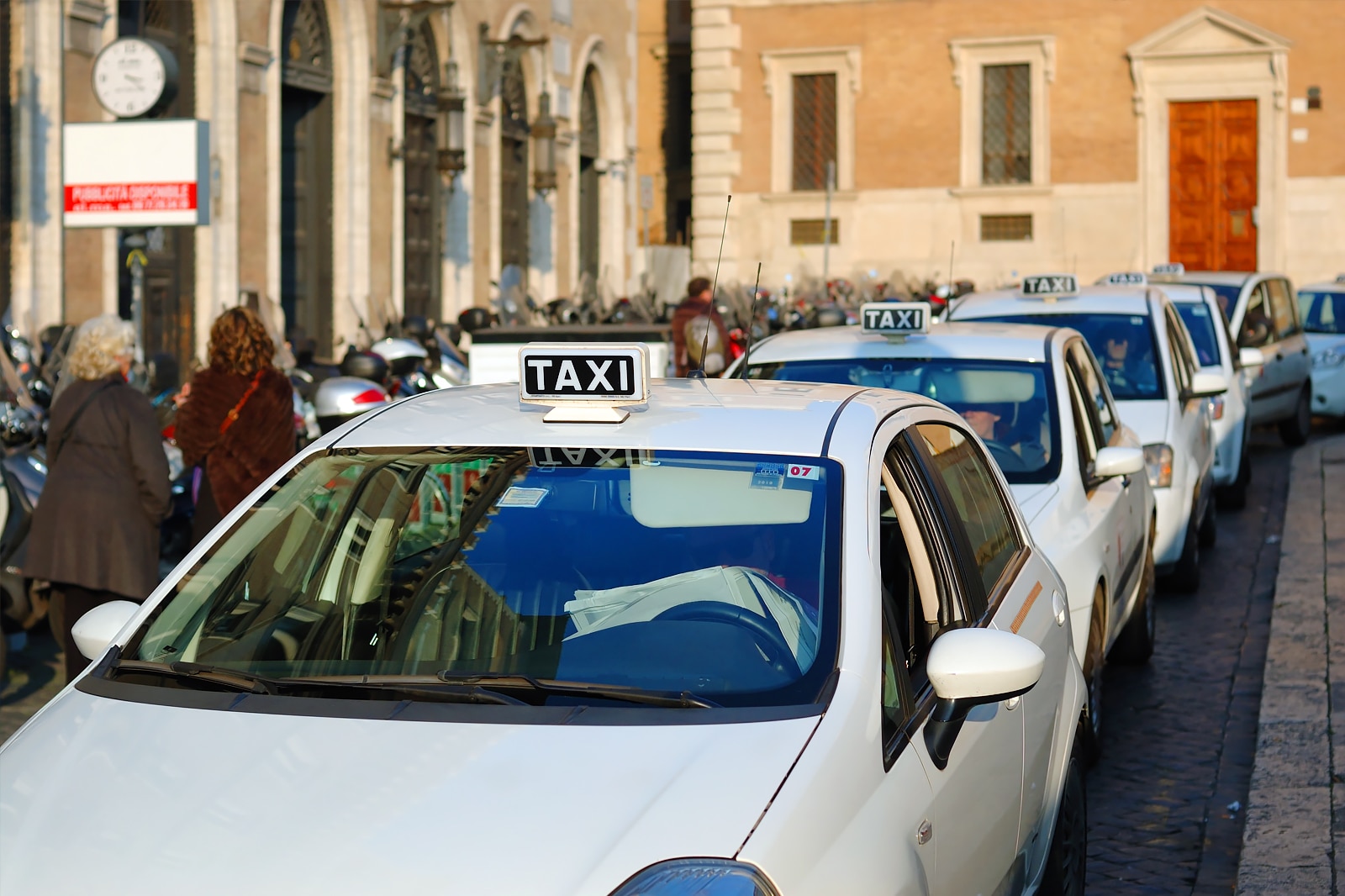 can i call a taxi to pick me up in rome