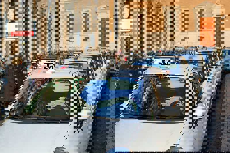 All You Need to Know Before You Take a Taxi in Rome