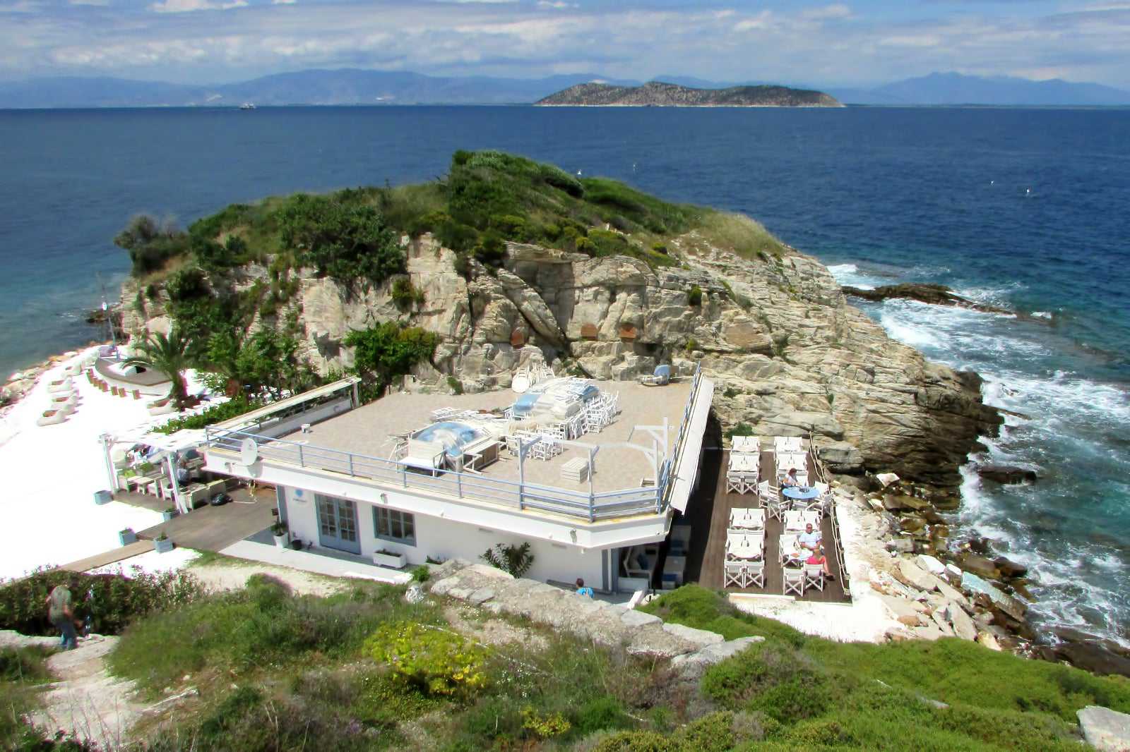 Karnagio Beach Bar