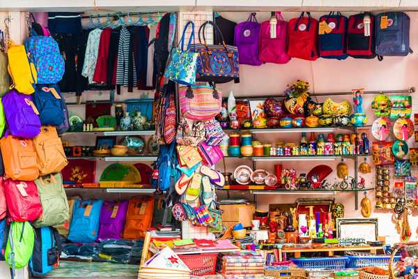 10 Best Places to Go Shopping in Hanoi