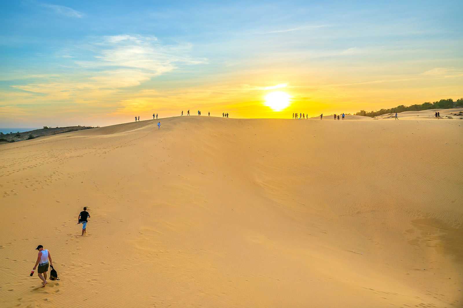 What is the best time to go to Phan Thiet and Mui Ne?