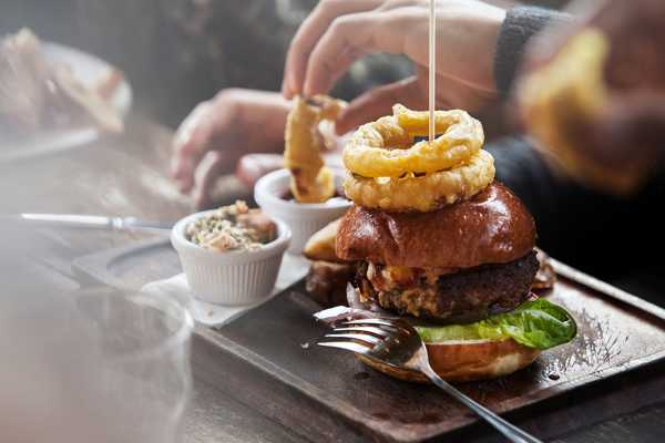 3 Best Bars and Restaurants in Ari
