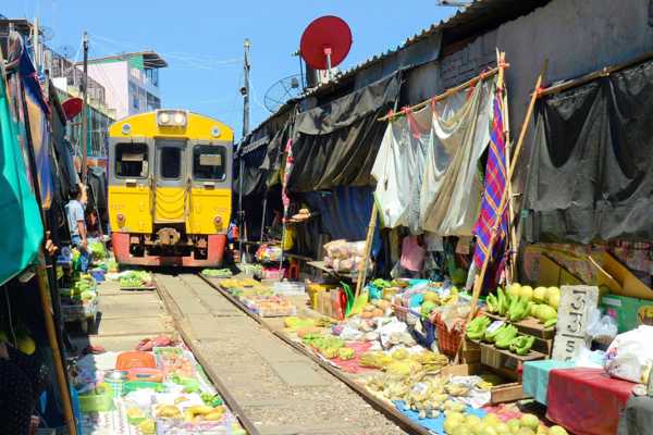 Maeklong Railway Market