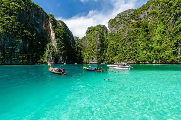 Shipwrecked Boat Tour in Phi Phi