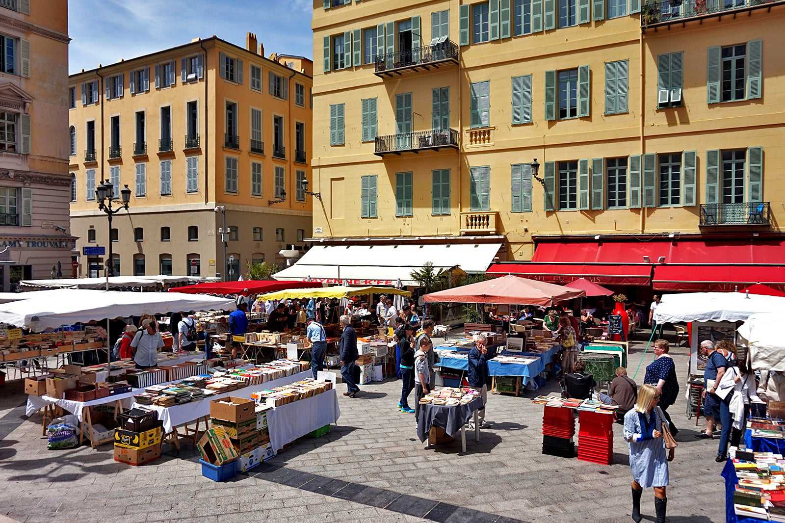 Place du Palais de Justice Market