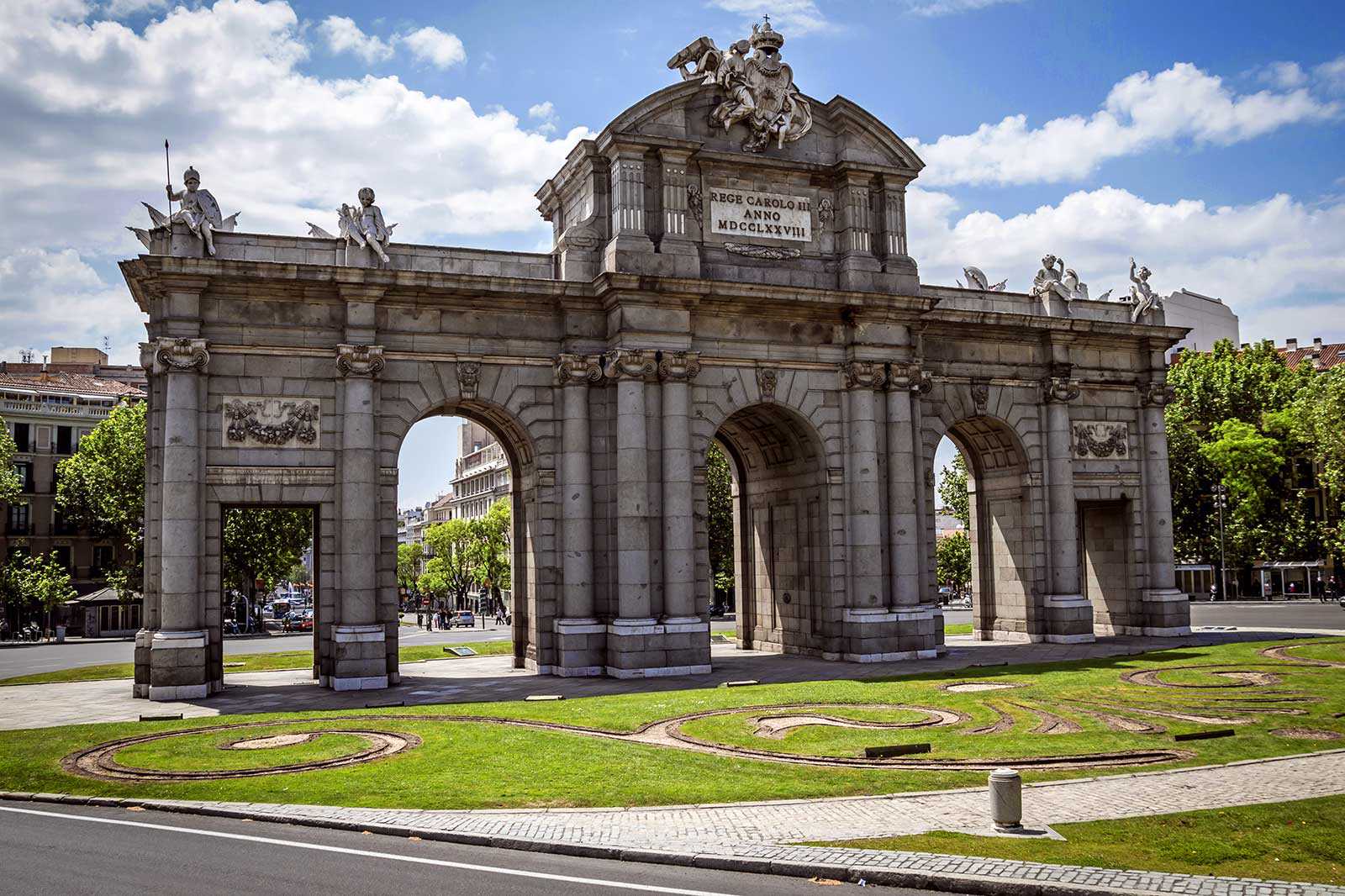 Puerta de Alcala to Royal Palace of Madrid