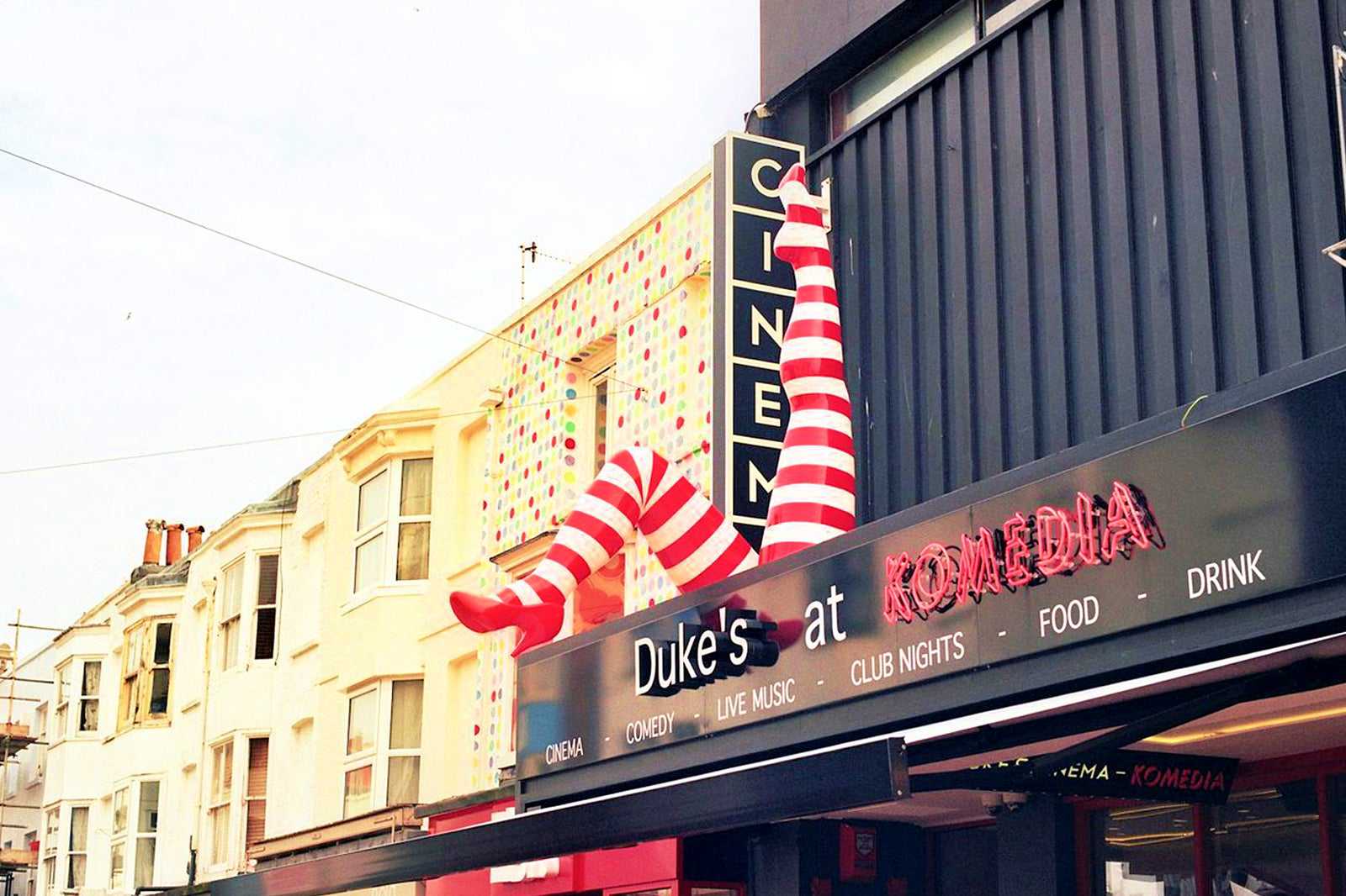 Komedia