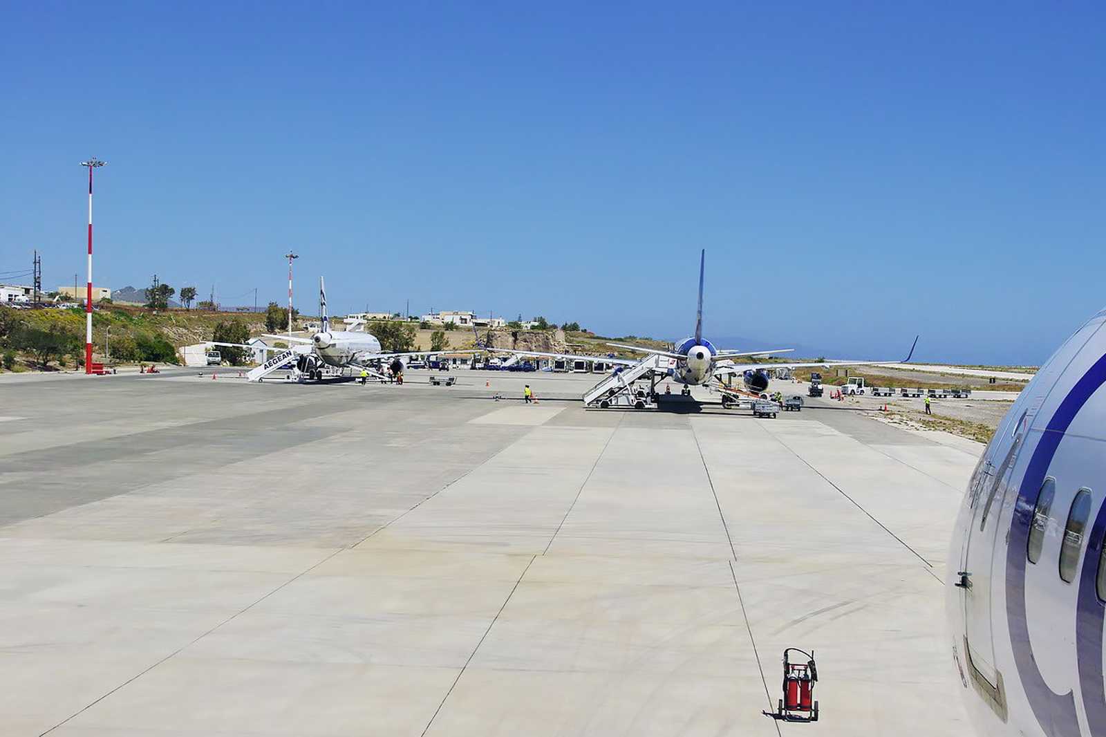 How to get to my hotel in Santorini?