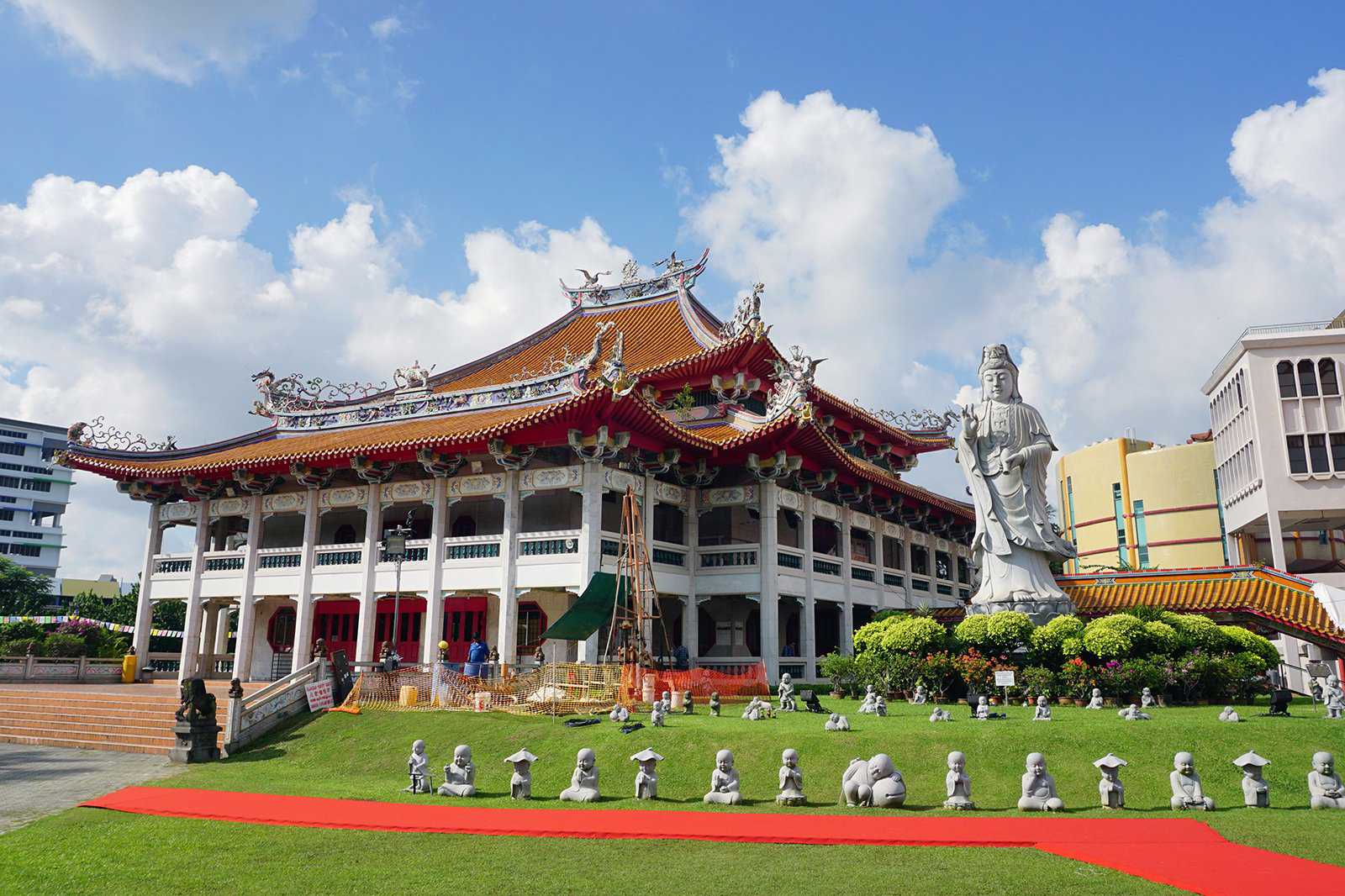 Bright Hill Temple (Khong Meng San Phor Kark See Temple)