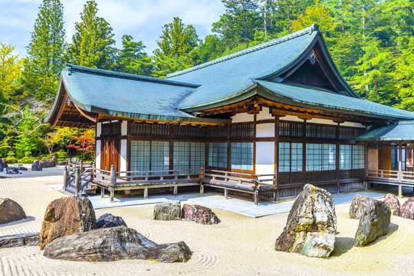 10 Interesting Villages and Sights near Osaka