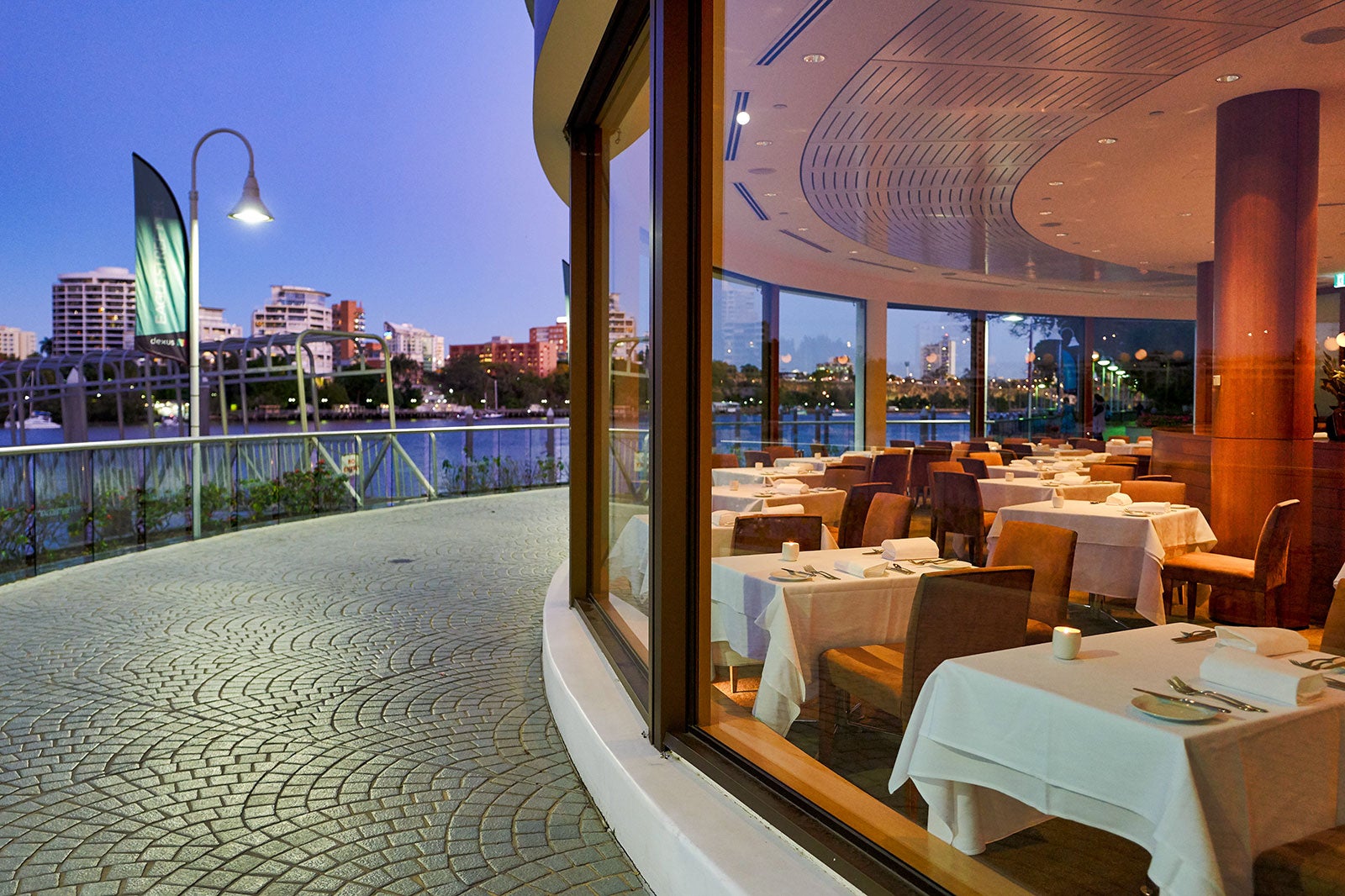restaurants with view of the city