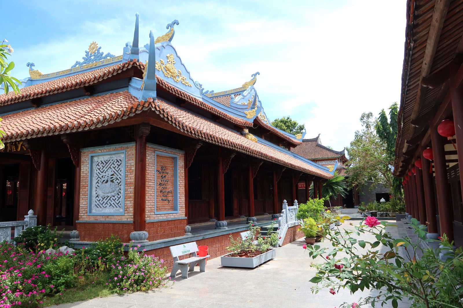 Van Duc Pagoda