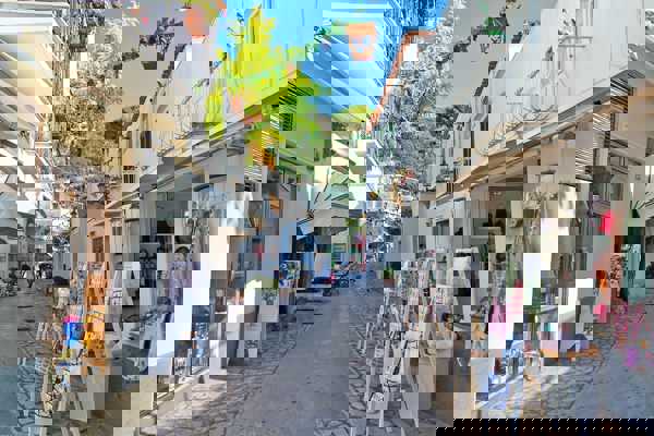 10 Best Places to Go Shopping in Positano