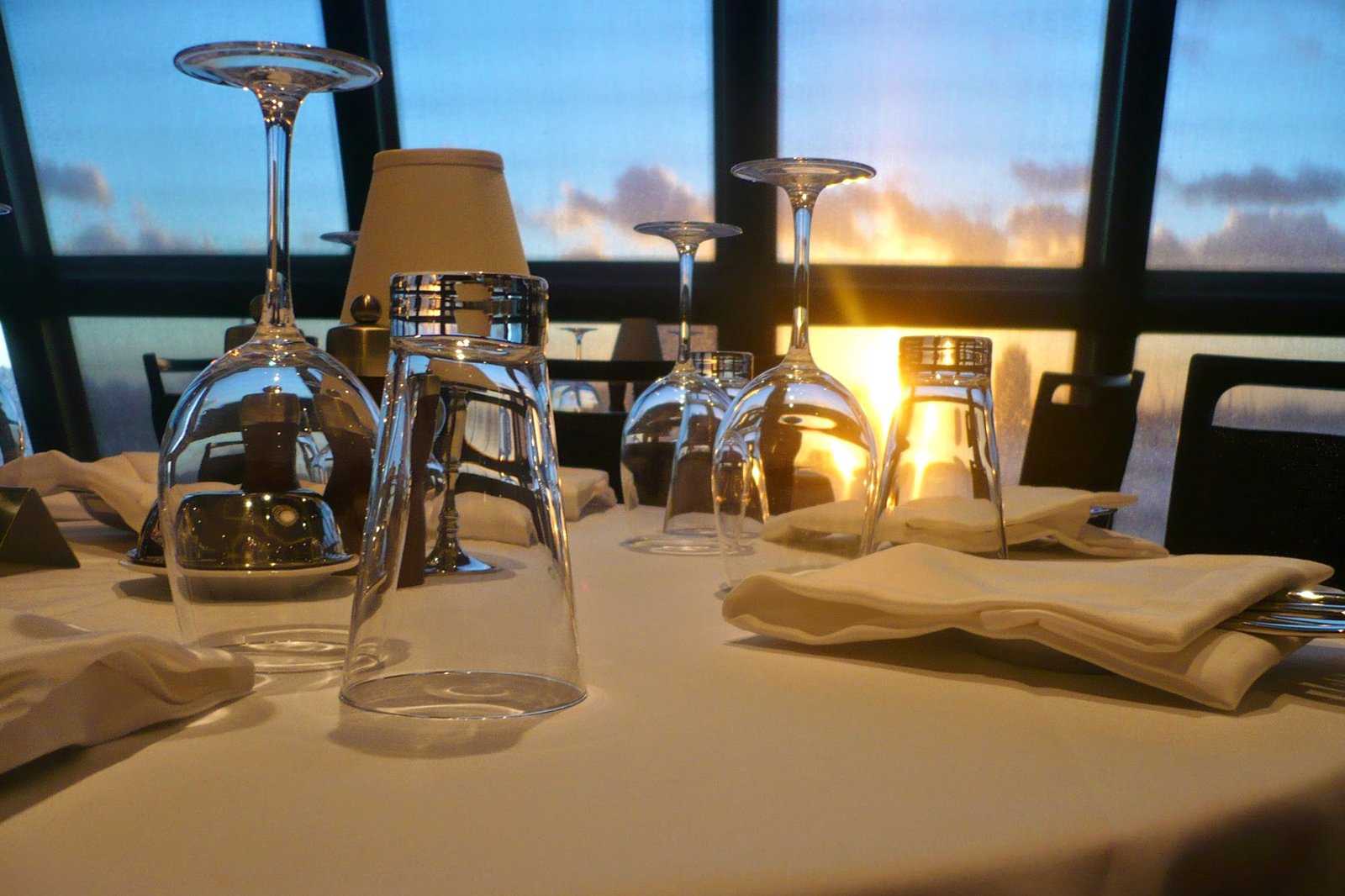 Set sail on a romantic dinner cruise