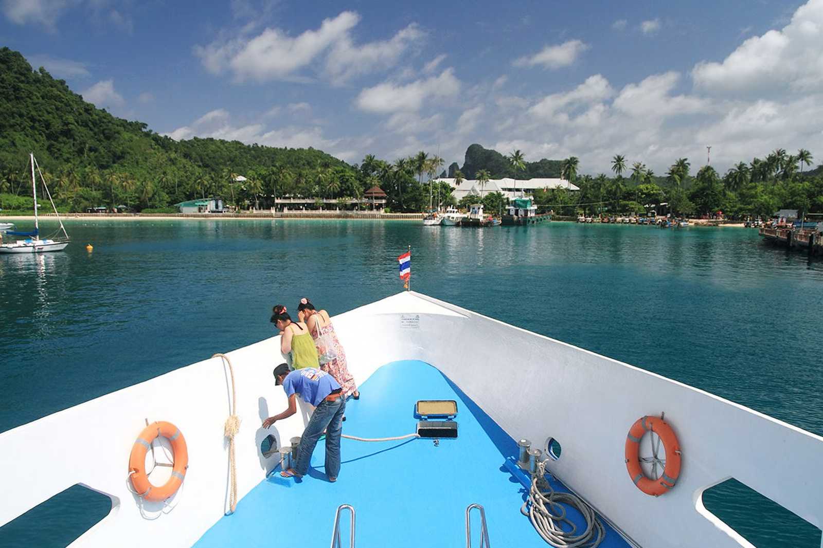 Ferry to Phi Phi