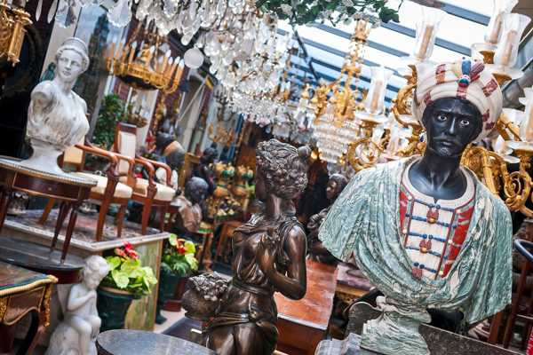 5 Best Flea Markets in Paris