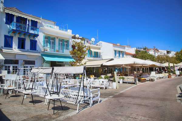 5 Places Where Locals Love to Eat in Skiathos