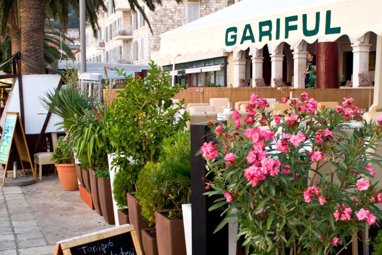 Semi-submarine at Restaurant Gariful
