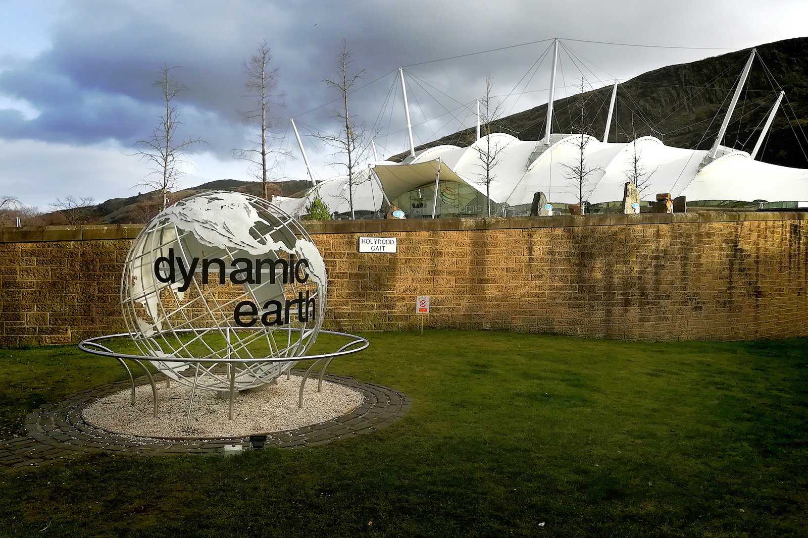 Dynamic Earth
