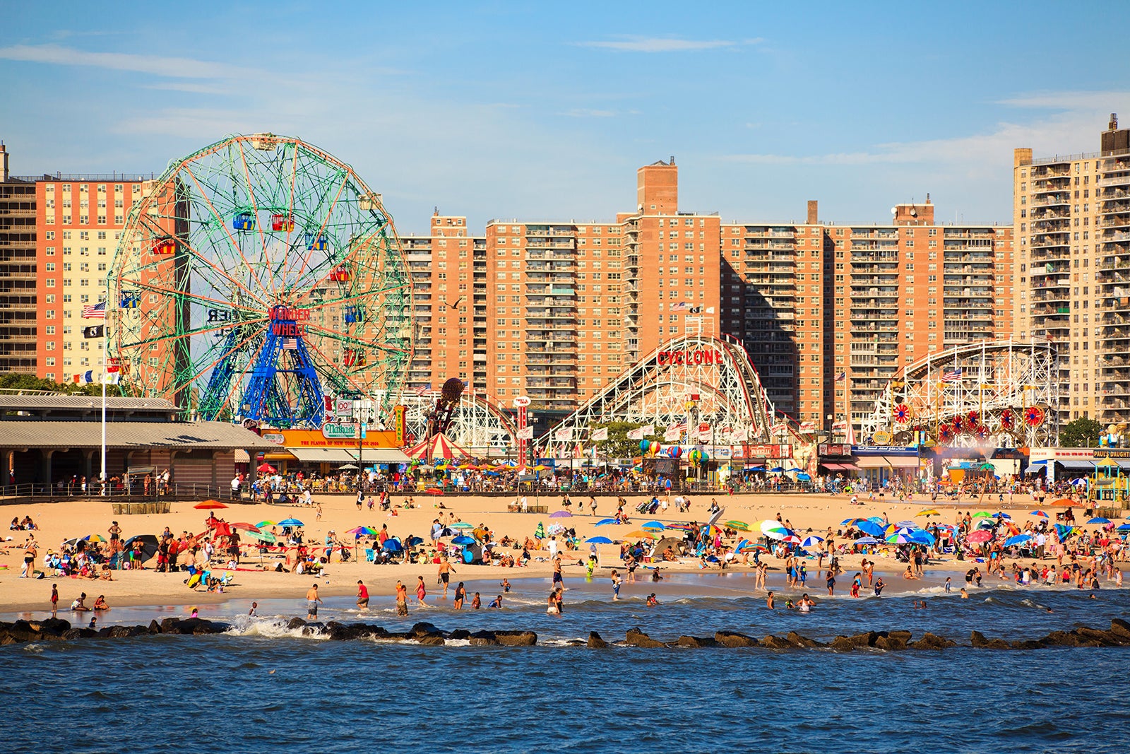 10 Best Theme Parks in New York - New York's Most Amazing Amusement ...