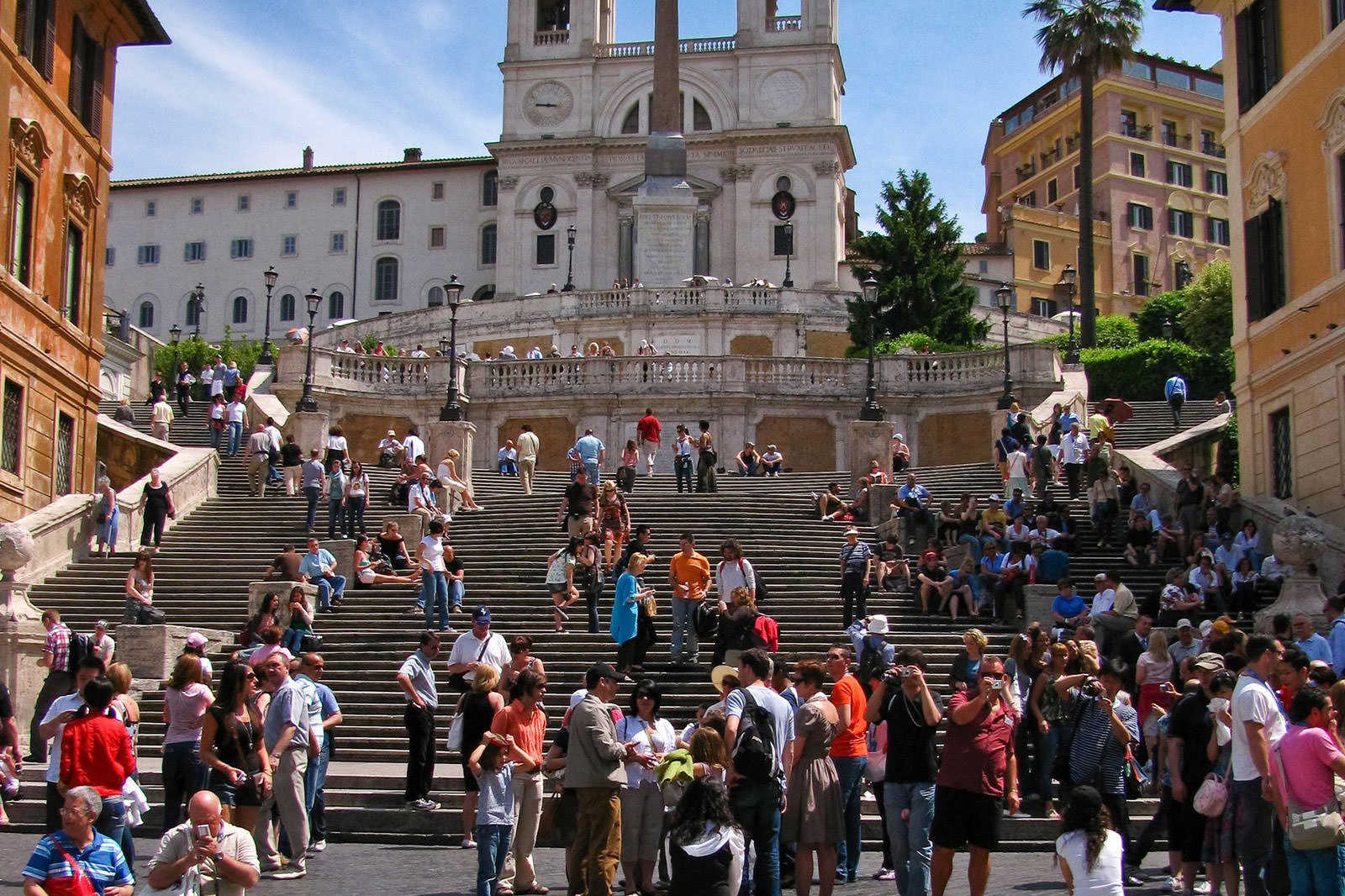 Buying knockoff designer bags near the Spanish Steps